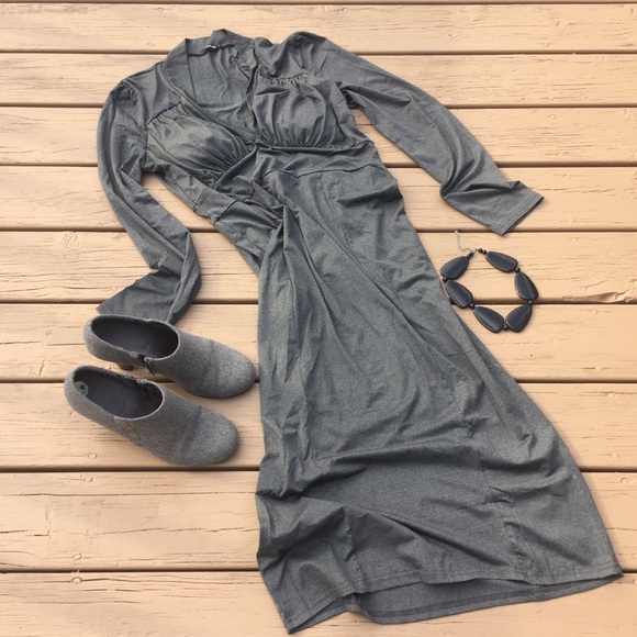 Dresses & Skirts - ✨HP✨ Flattering Grey Dress // XXXL
